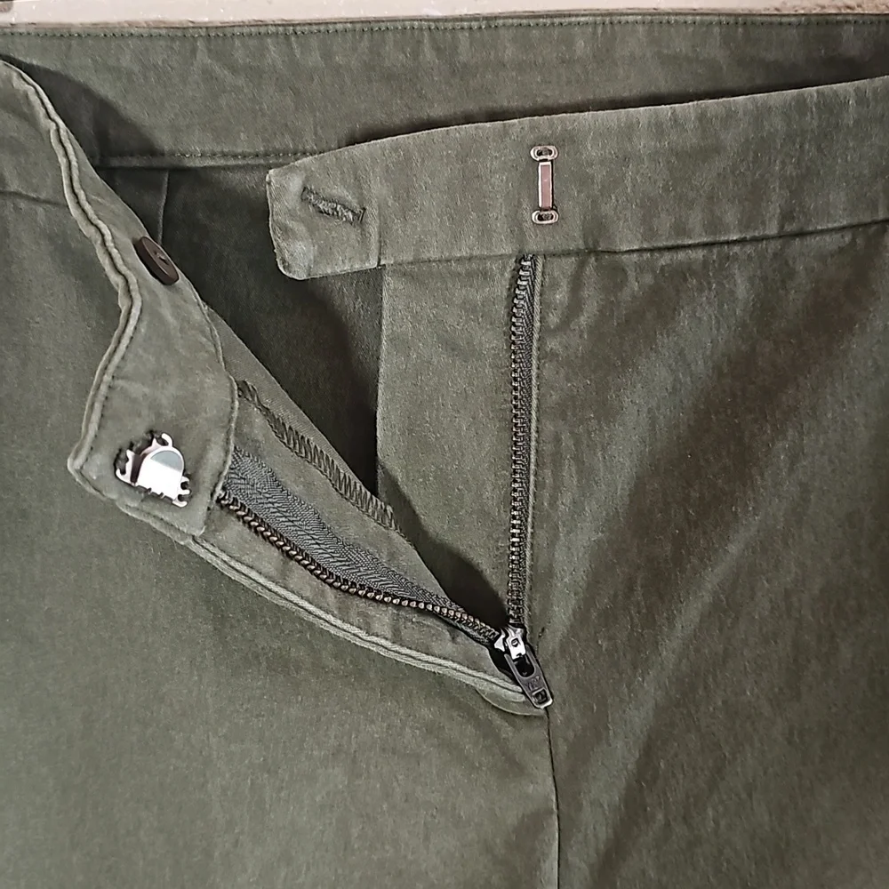 Scripted Cropped Ruffle Pants. - Picture 5 of 8